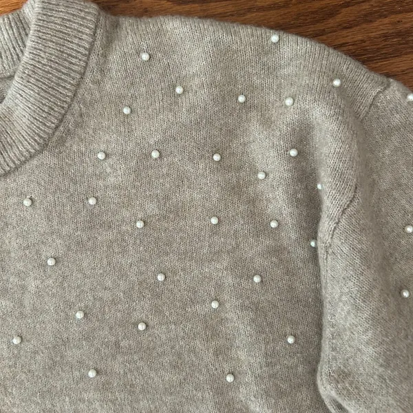 H&M Beige Faux Pearl Embellished Crewneck Sweater Size Medium Poly/Wool Blend - Image 4
