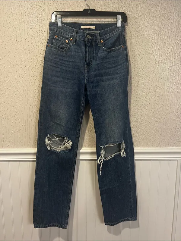 Levi’s Low Pro Straight leg Mid Rise Distressed knee jeans size 25 - Image 3