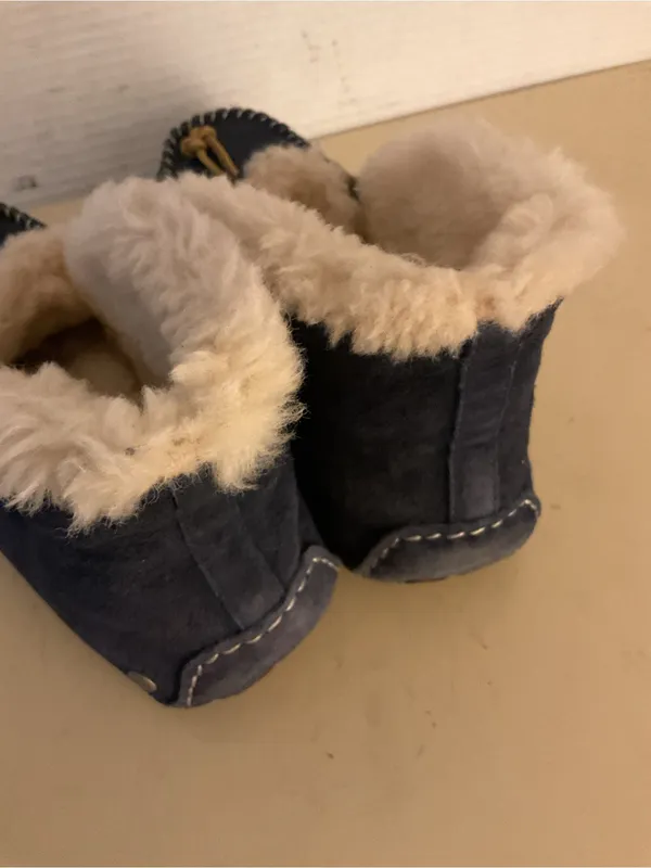UGG women Navy Suede sheepskin Alena Moccasin Slippers booties US 7 - Image 11