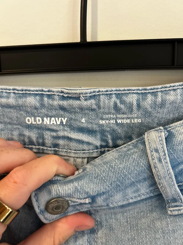 Old Navy High waisted light wash jeans - Image 3