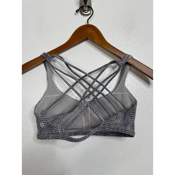 Lululemon Free To Be Wild Sports Bra Size 4‎ Grey White Strappy Yoga Gym Bra - Image 4