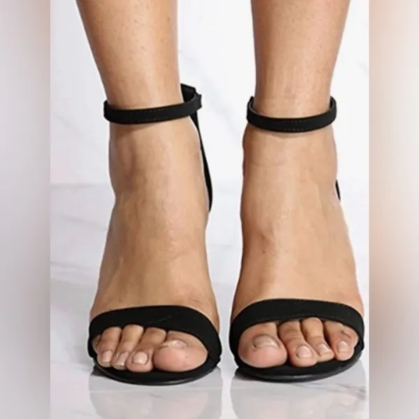 NWOT TOP Moda Black Hannah Sandals, size 8.5 - Image 2