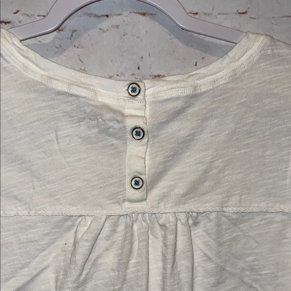 Pilcro Anthropologie Women's White Lace shirt casual button accents Medium - Image 5