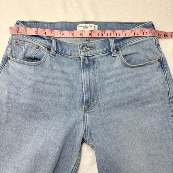 Abercrombie & Fitch The Baggy Low Rise Light Blue Jeans‎ Size 29/8R - Image 4