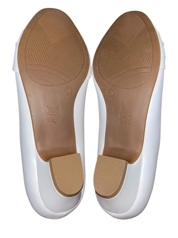 Air Flex Mae White Gold Dress Flats Low Heel Shoes 7W Wide NWT - Image 2