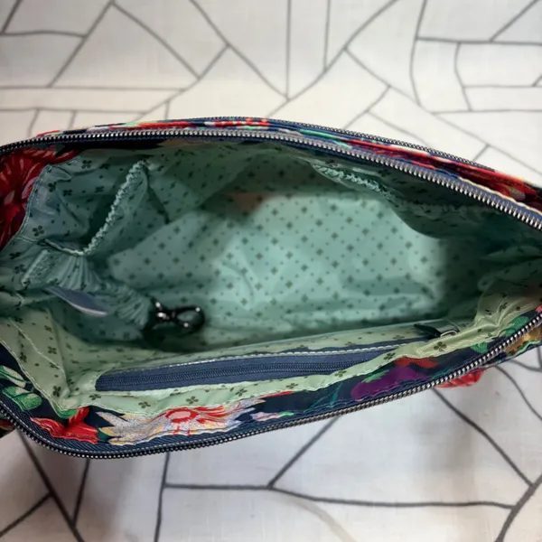 Lug Crossbody‎ Bag Medium Navy Floral Quilted Multi-Pocket Travel Purse - Image 10