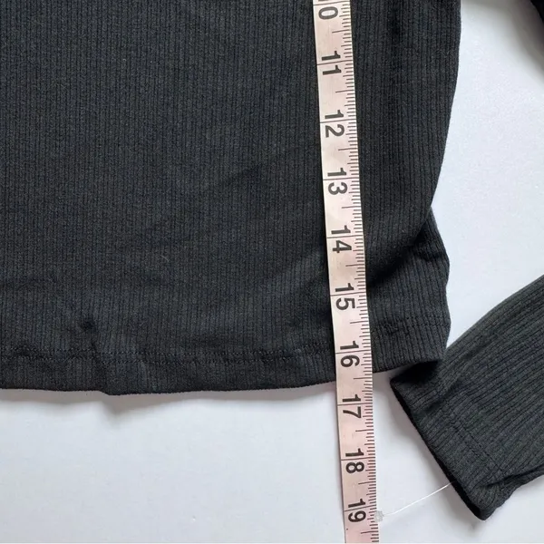 Altar'd State Black Long Sleeve Ribbed Mock Neck Crop Top Size Small NWOT - Image 4