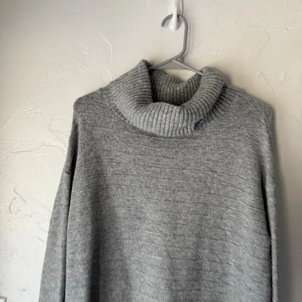 Old Navy Womens Sweater Gray‎ Cowl Neck Long Sleeve Knit Casual Pullover Small - Image 2