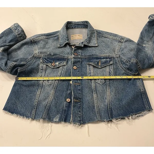 Free People Distressed Denim Jacket Cut-Off Frayed Edge Cropped Oversized sz S - Image 6