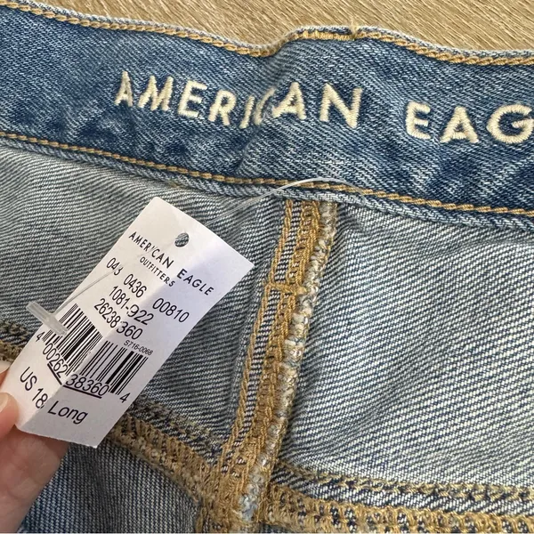 NWT American Eagle Light Wash Distressed Denim Mom Jeans - Image 4
