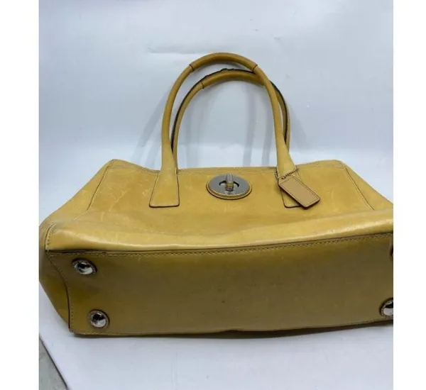COACH Medium/ Large Leather Gold Shoulder Bag - Image 9