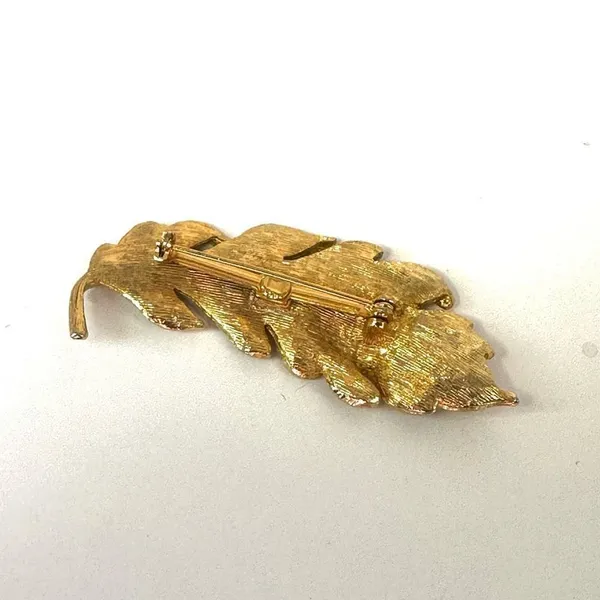 Gold tone vintage leaf brooch Gold - Image 3