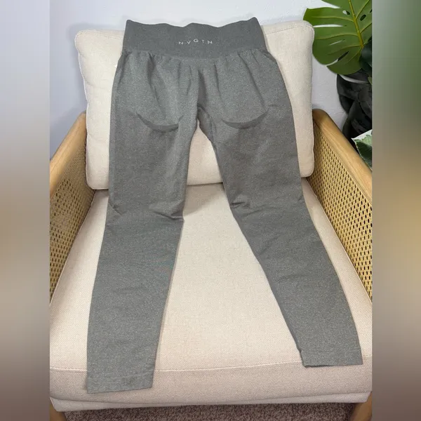 NVGTN Contour Seamless Leggings 26" Size medium - Image 5