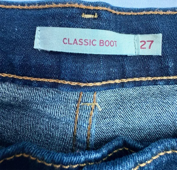 Levi’s Classic Bootcut Jeans – Size 27 Dark Wash - Image 6