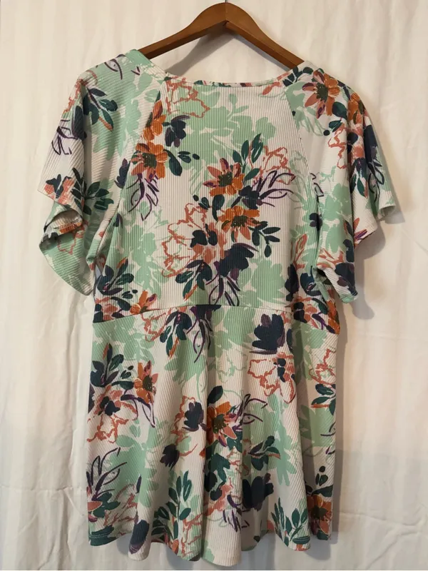 Torrid Floral Ribbed Button‑Front Top – Size 2 - Image 2