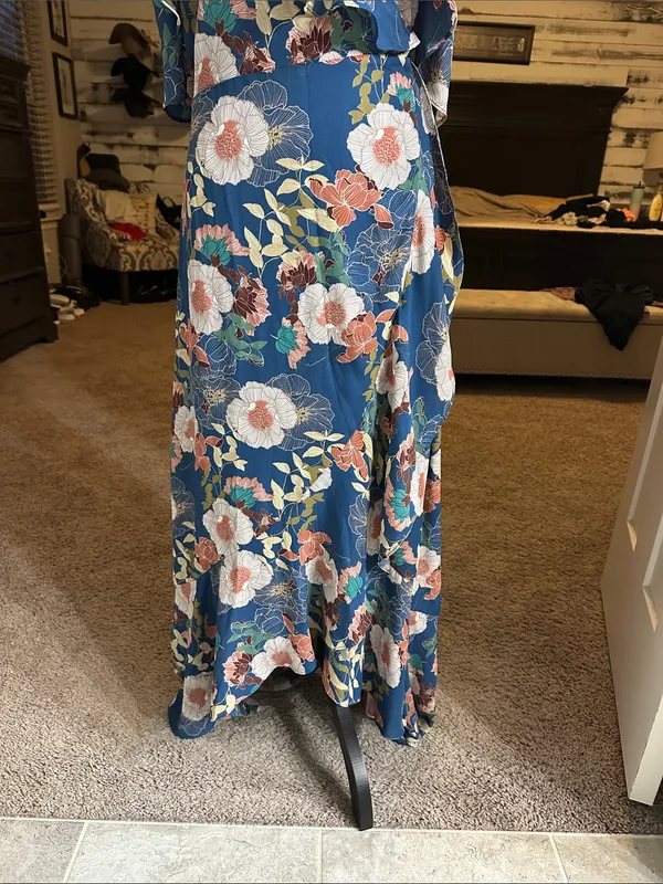 Lulus floral wrap dress with straps and flutter sleeves NWT - Image 7