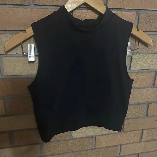 STRUT-THIS The Frankie Crop Top in Black Built In Unpadded Bra Size Medium - Image 3