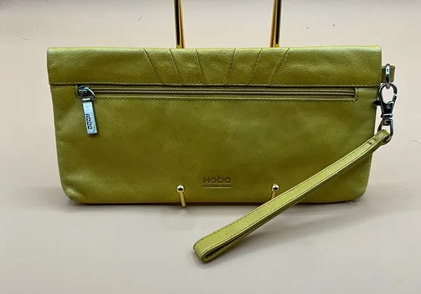 Hobo A Very Beautiful Yellow Leather Clutch Wristlet Handag - Image 2