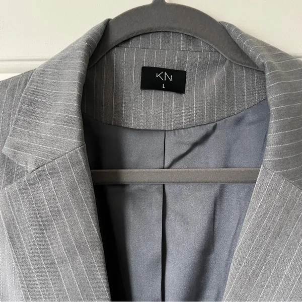 Klassy Network Gray Pinstripe Blazer Women’s Size L NWT - Image 9