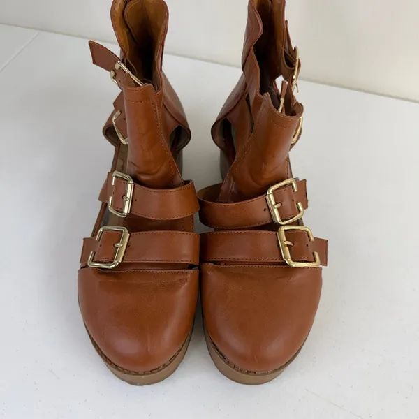 Breckelle's brown gold buckle strappy chunky heel‎ zip ankle boots sandals 8 - Image 2