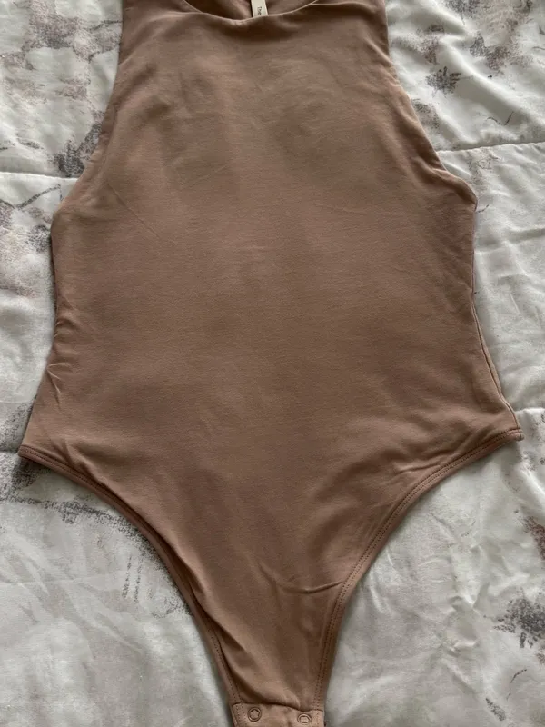 Aritzia The Group Babaton Sleeveless high Neck Bodysuit in Taupe, size XS casual - Image 10