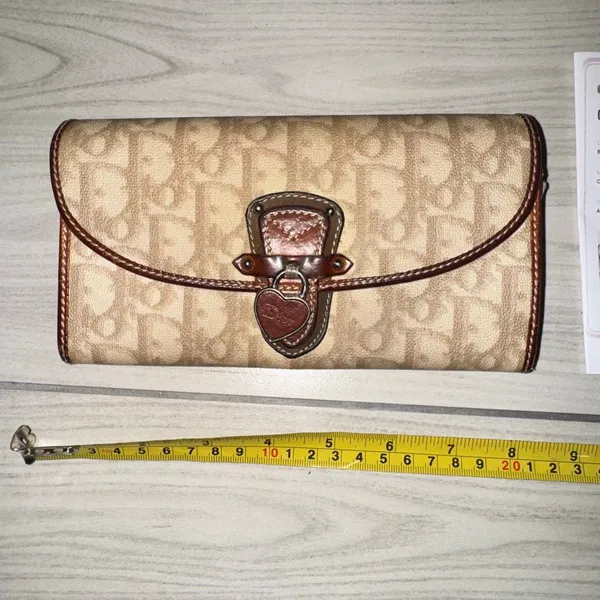 Christian Dior "Romantique" Trotter long bifold wallet with heart charm hardware - Image 8