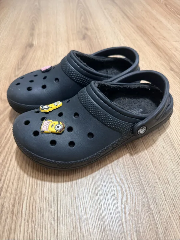 Crocs Classic Lined Clog Black Fuzzy Women's 8 Men's 6 Unisex Clogs + Charms - Image 3