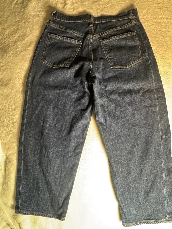 Old Navy High-Waisted Extra-Wide-Leg Barrel Jeans size 8 - Image 11