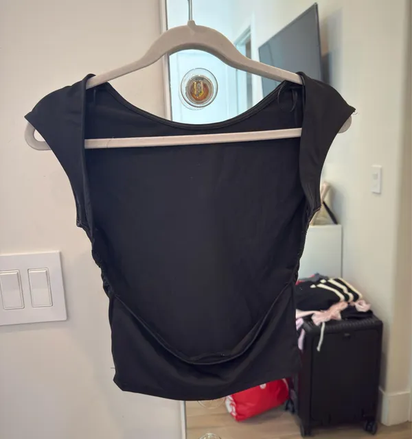 Boutique Black Open Back Top - Image 2