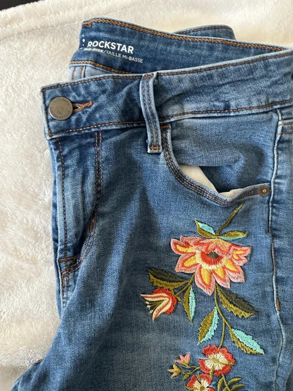 Embroidered blue jeans old navy  - Image 3