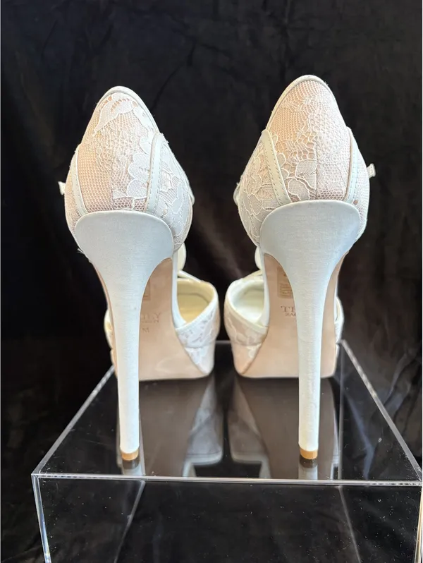 Truly Zac Posen Women's White Lace High Heel Platform Pumps with Ankle Strap - Image 6