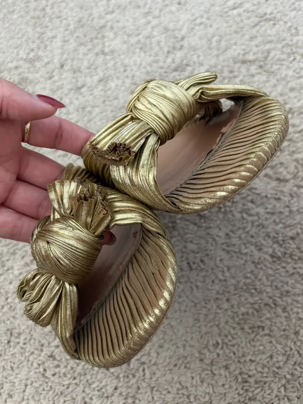 Bibi Lou Minnie Flat Gold Bow Sandals Size 39 - Image 3