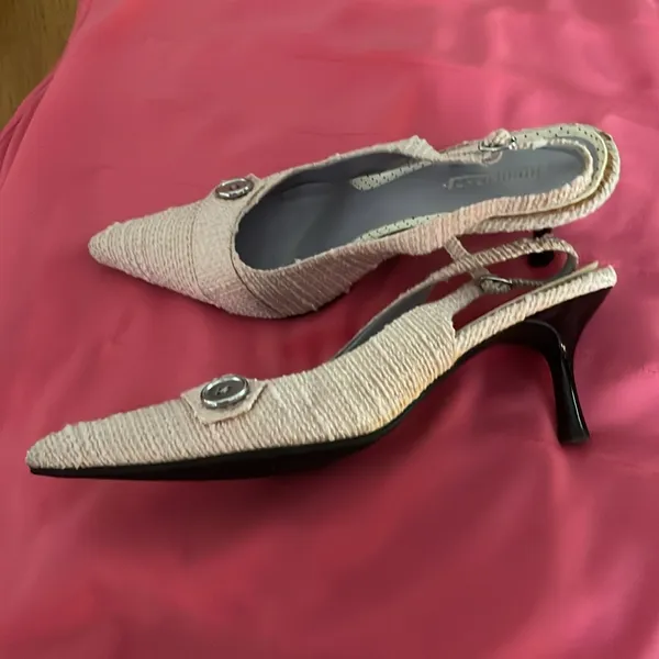 Baby pink sling back heels with pointed toes - Image 5