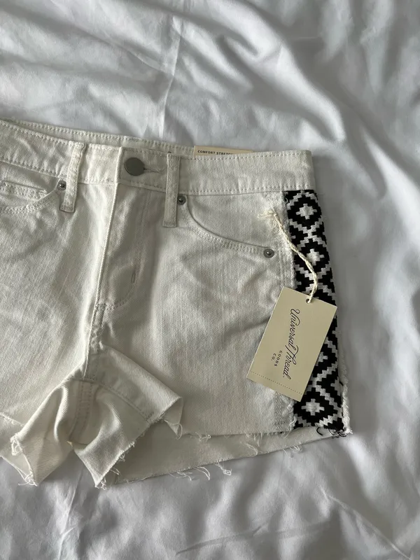 White High-Rise Raw Hem Shorts With Black Tribal Detail - Image 2