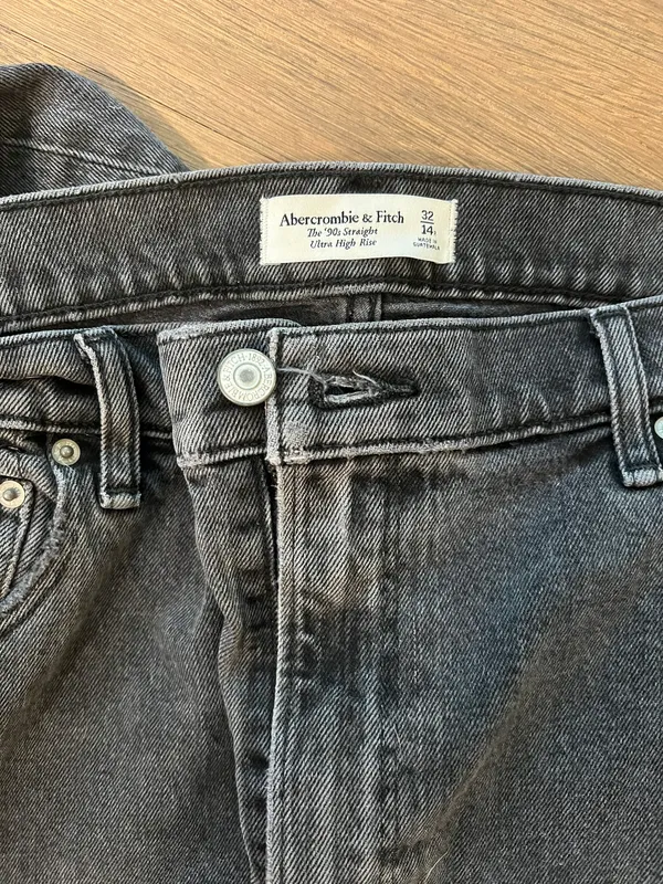Abercrombie Jeans Ultra High Rise 90s Slim Straight Jean - Image 6