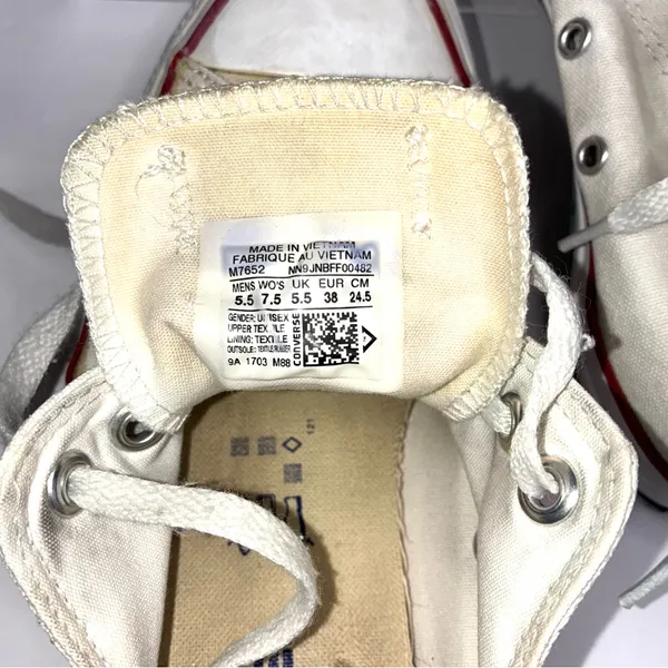 Converse Unisex White and Red Sneakers - Image 8