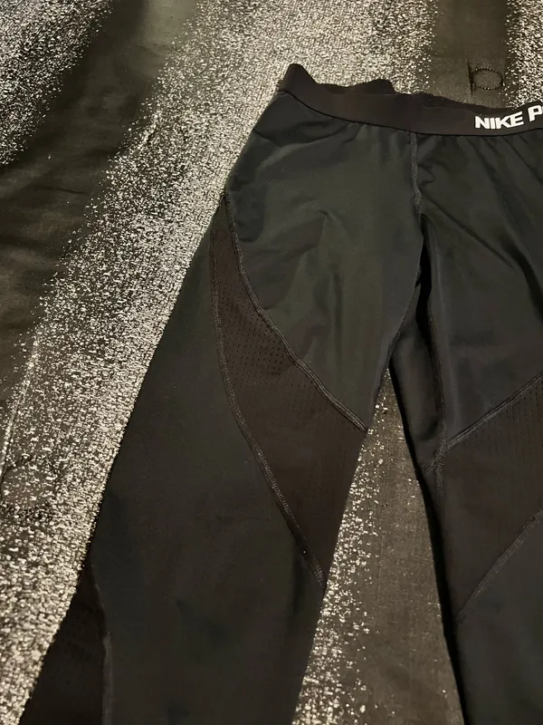 Womens small Nike Pro leggings - Image 3