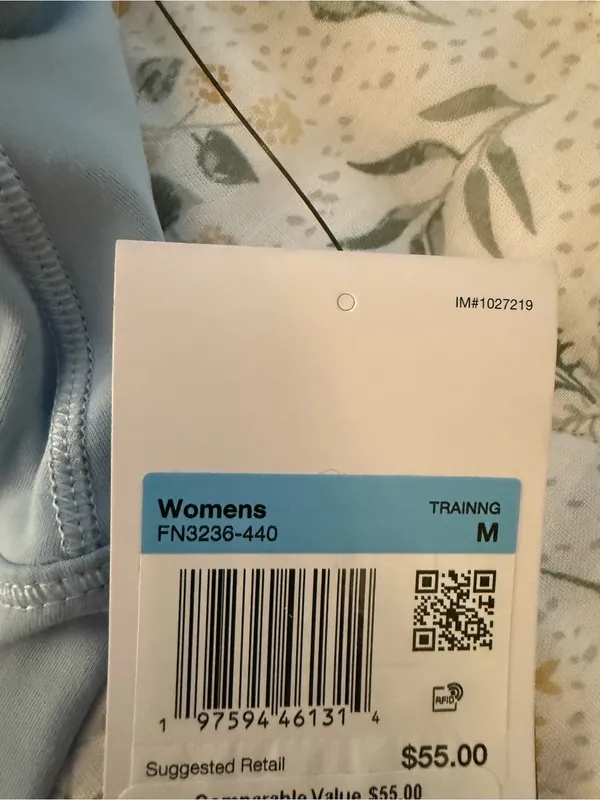 Nike Light Blue High-Waist Capri Leggings - Image 4