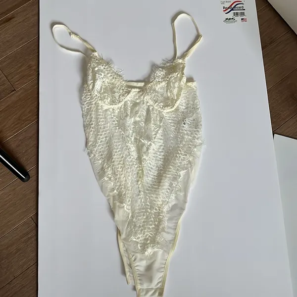 Ivory Lace Lingerie Bodice with Mesh Back Women's M - Image 3