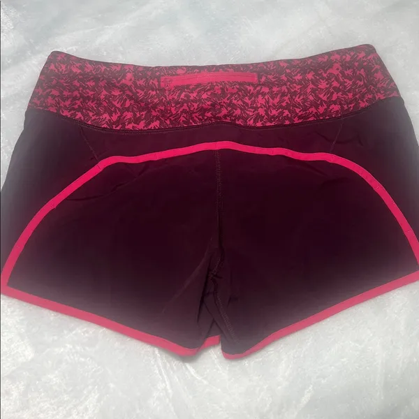 Lululemon Speed Up Short 3.5" inseam, Size 6 - Image 4
