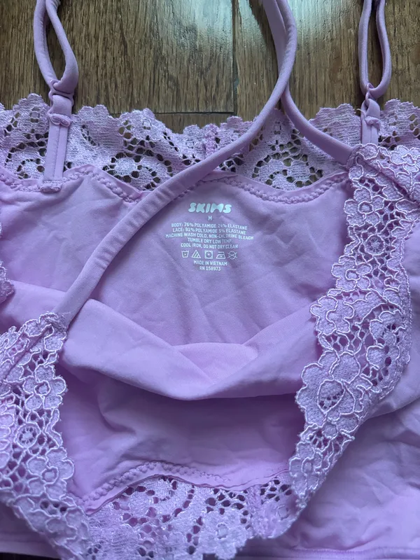 NWT Skims Fits everybody crop lace cami - petal size medium - Image 3