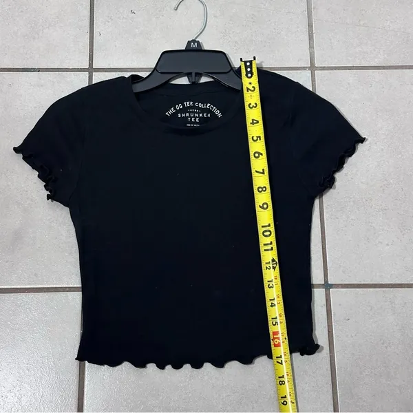 Aero Women Black Ribbed Shrunken Ruffle‎ Hem Cropped Tee size S - Image 5