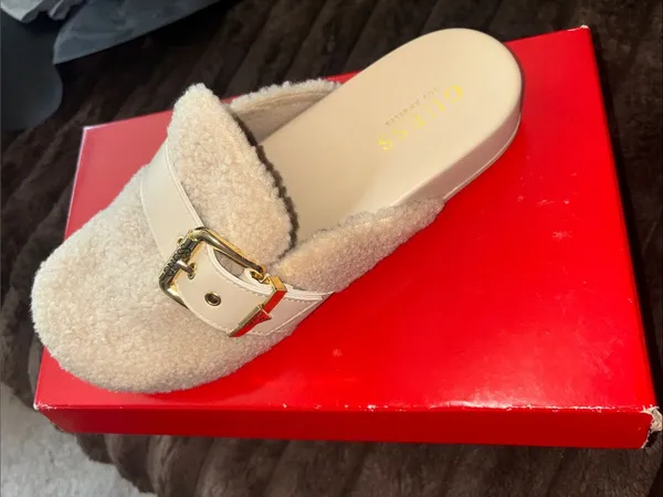 Guess Sumly Faux Clogs - Image 2