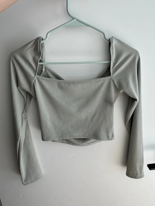 Light green long sleeve top Size M - Image 2
