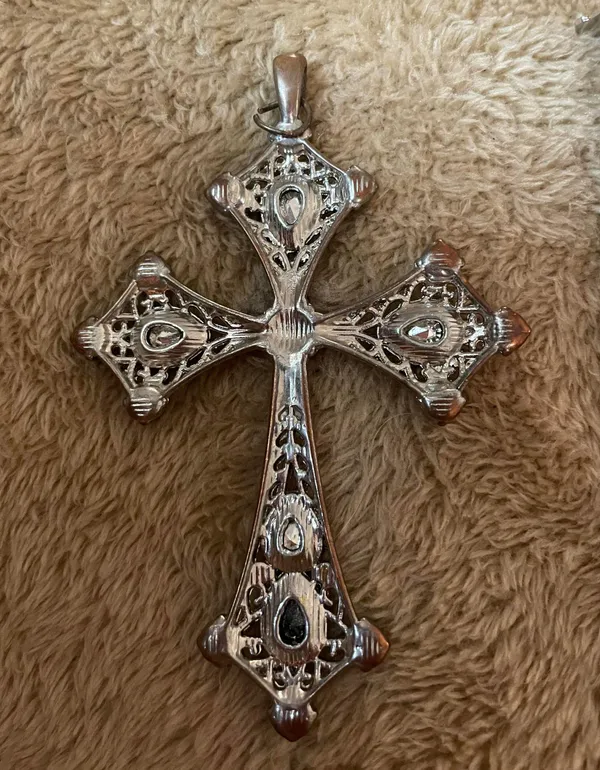 Emerald-look Stone Cross Gift Jewelry Pendant. - Image 2