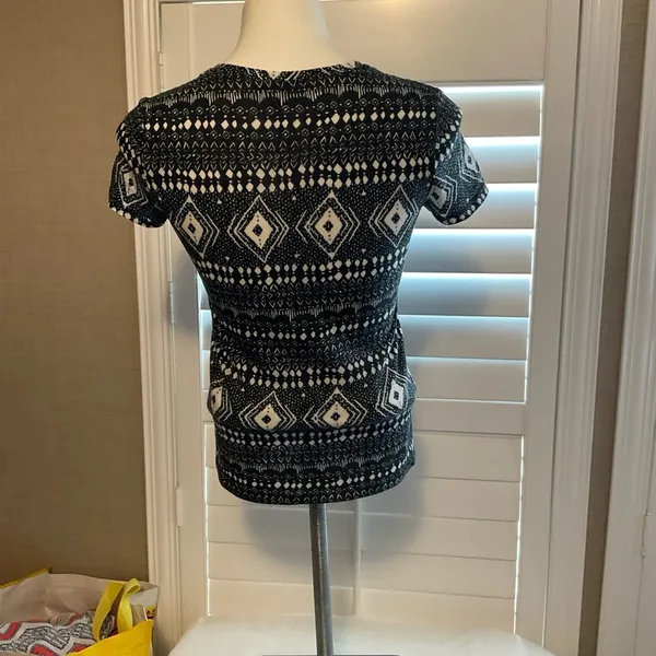 Urban Outfitters Black & White Geometric V-Neck Tee - Image 4