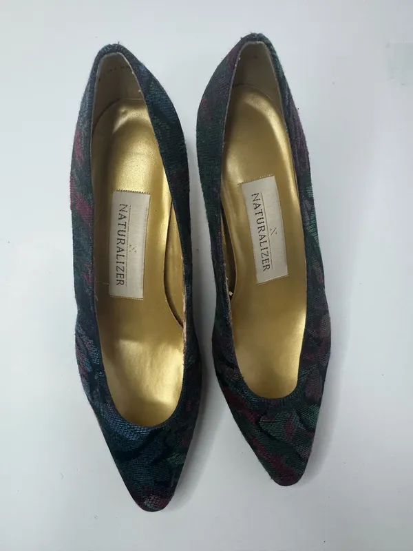 Naturalizer Red and Green Kitten Heels Size 7.5 - Image 3