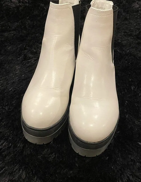 MIA Trendy white boots - Image 2
