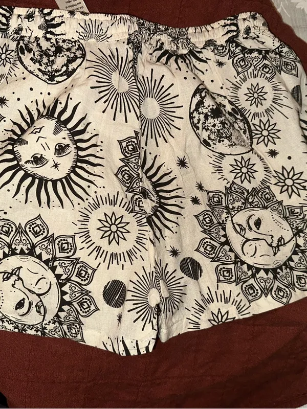 Kathmandu NWT XL Women's White Sun & Moon Print Shorts - Image 2