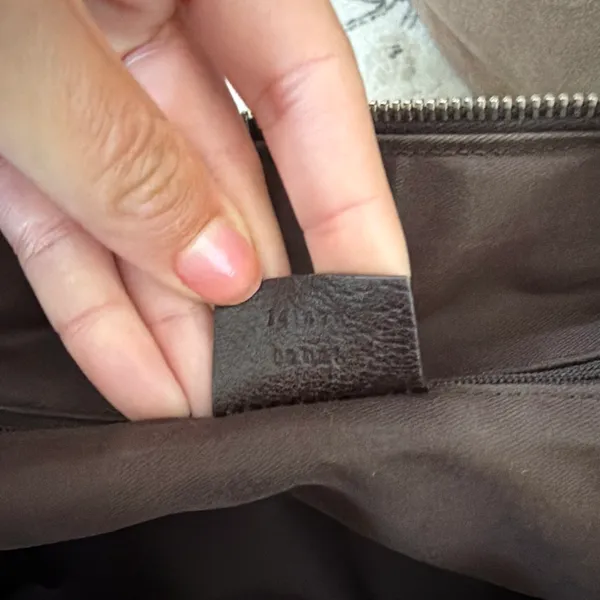 Gucci Shoulder Bag - Image 10